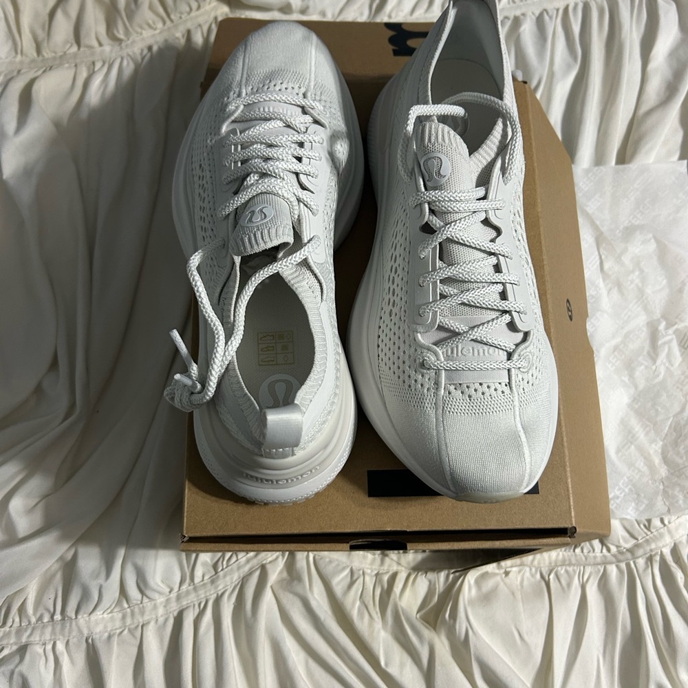 Lululemon Chargefeel 3 (W 9.5 NEW)
